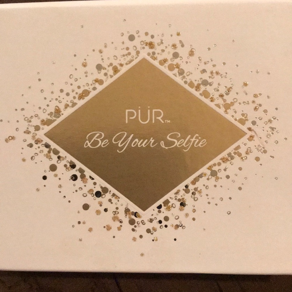 Makeup palette by PUR